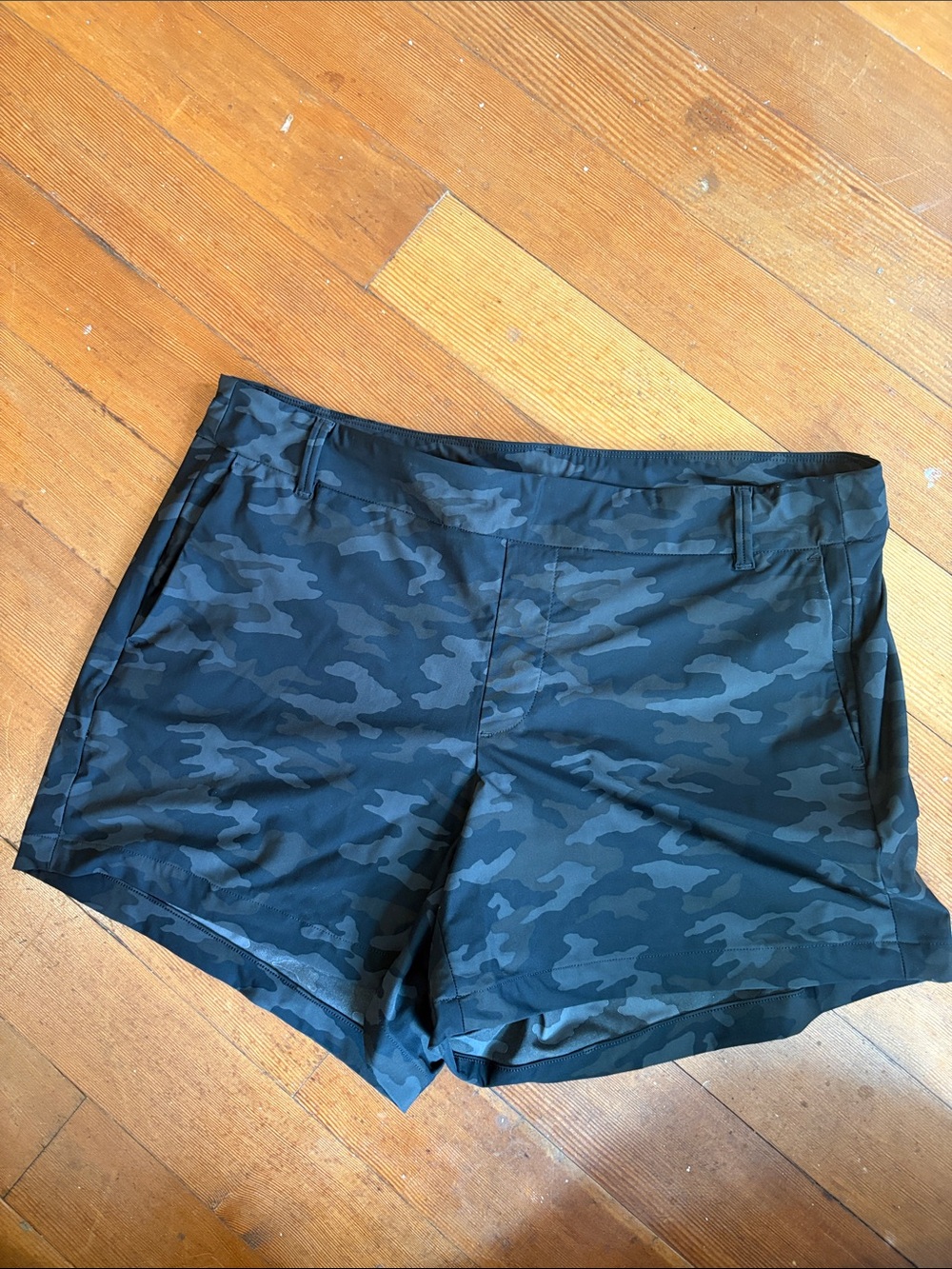 Spanx Women’s Black Camo Performance Shorts - LG
